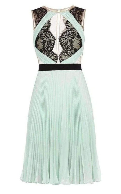 Scalloped Edge Pleated Dress Travel unclassified dresses