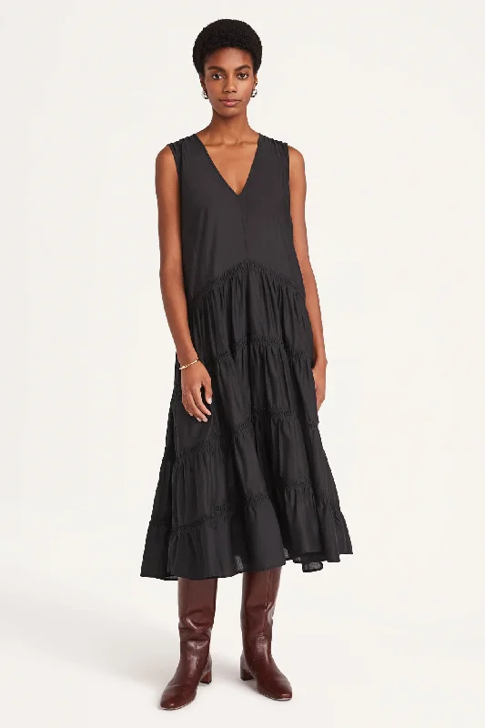 Wallis Pintuck Dress in Black